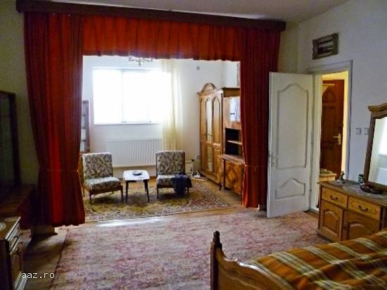 Vand vila Baile Govora,    330 mp,    8 camere,    5300mp teren cu livada si vita vie + casa de vara