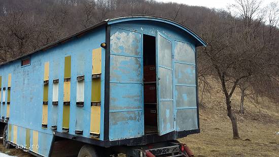 Vand pavilion apicol 70 locuri