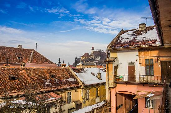 Apartament in casa,   curte luminoasa,   Brasov- Central