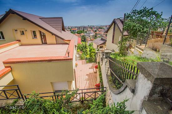 Nivel in vila,   singur in curte,   gradina,   pozitie panoramica