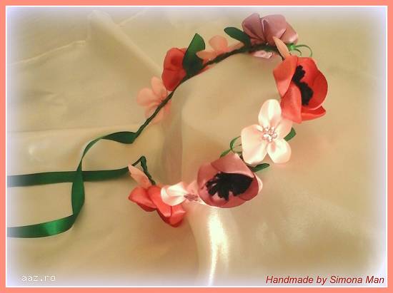 Coronita cu flori roz realizate handmade