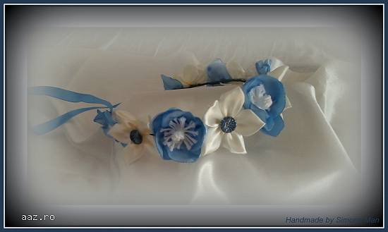 Coronita cu flori satinate realizate handmade