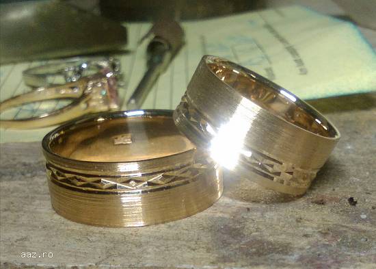 verighete din aur 14k. de 12 gr ambele cu latimea 8mm.