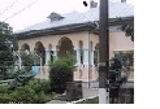 VAND CONAC URZICENI 8 CAMERE SI 1 HA CURTE