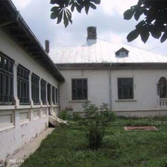 VAND CONAC URZICENI 8 CAMERE SI 1 HA CURTE