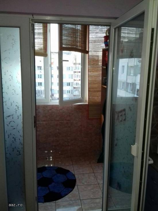 Vand apartament 3 camere confort 1 decomandat.