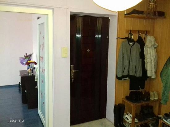 Vand apartament 3 camere confort 1 decomandat.