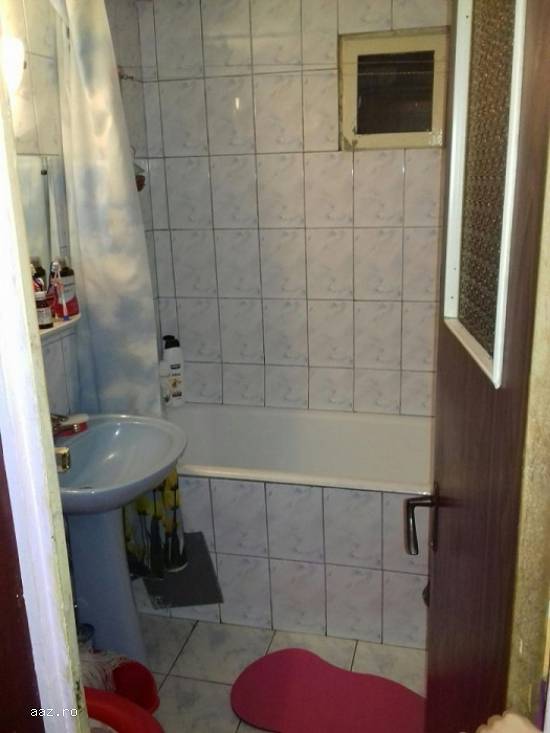 Vand apartament 3 camere confort 1 decomandat.