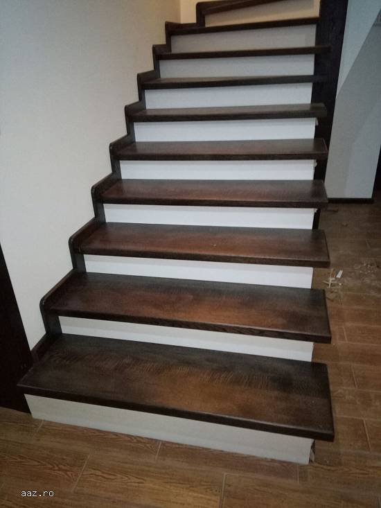 Scări interioare din lemn