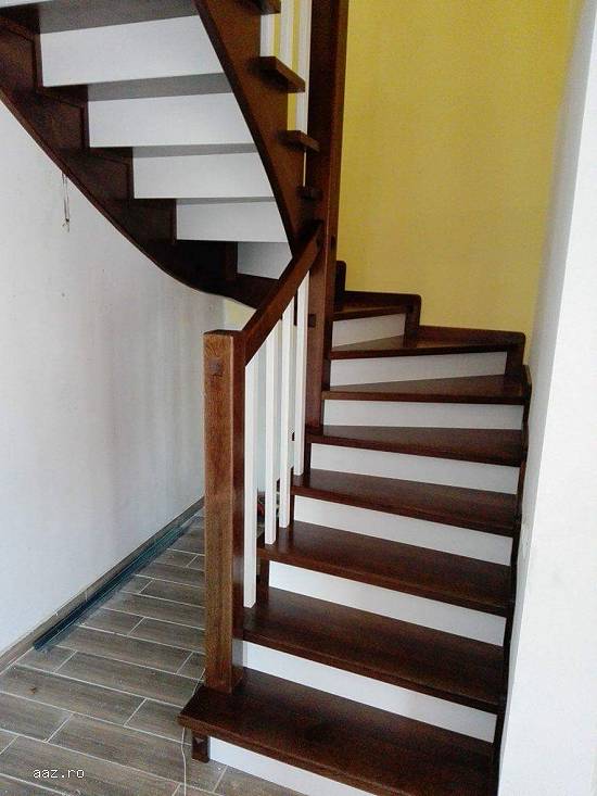 Scări interioare din lemn