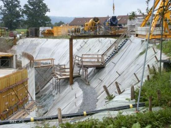Lichidare stoc la folie de constructii