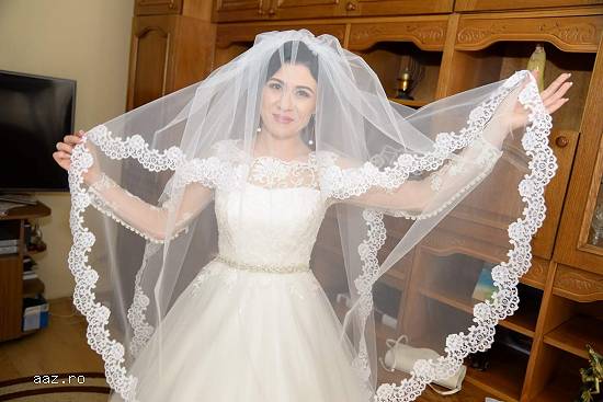 Vand rochie de mireasa tip printesa