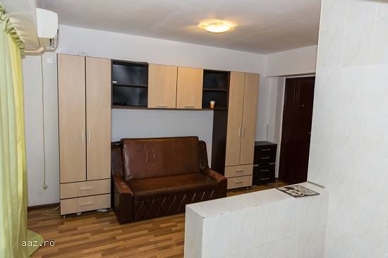Vand garsionera 22 mp zona Berceni!