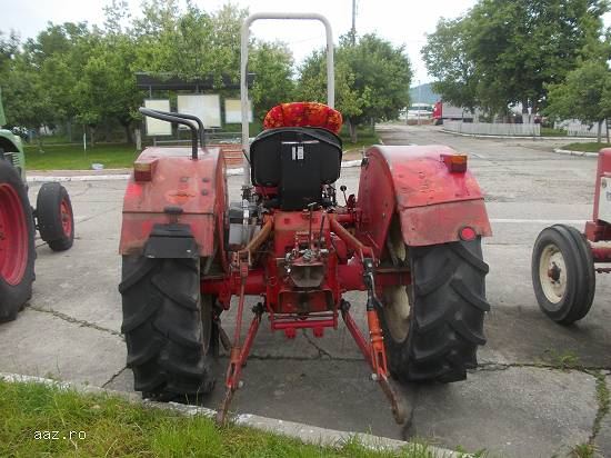 Tractor marca INTERNATIONAL 453 S