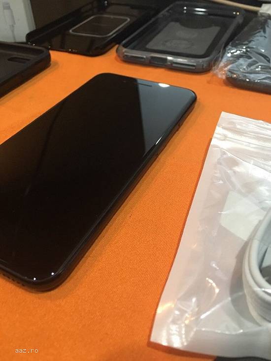 Apple iPhone 7 - 256GB - Black Smartphone - Unlocked