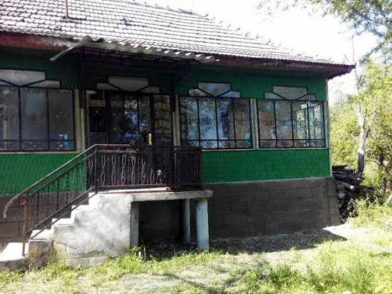 Casa vacanta la poale de munte (Raul Alb)