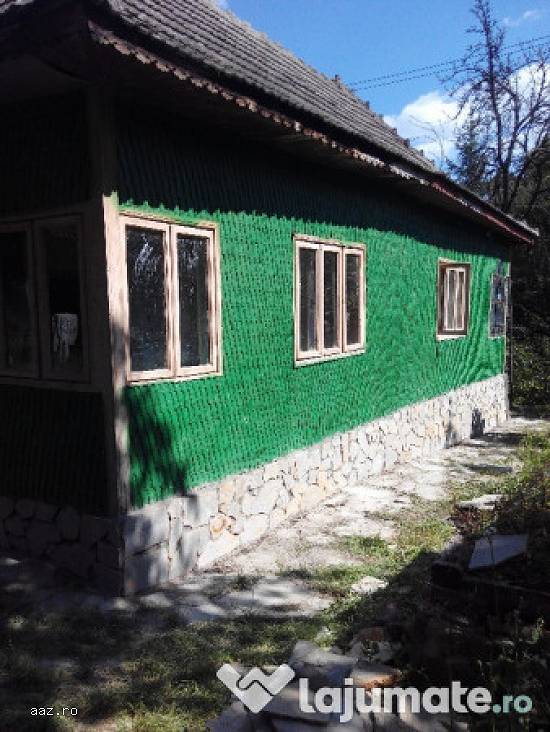 Casa vacanta la poale de munte (Raul Alb)