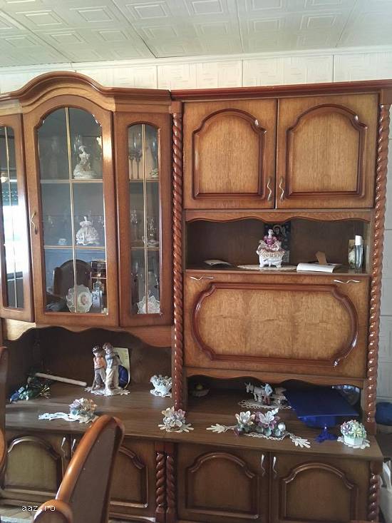 Vand mobila sufragerie din lemn masiv cu detalii sculptate