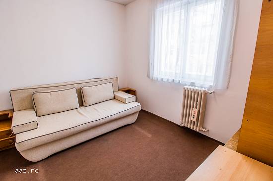 Apartament doua camere,   decomandat,   zona cu spatiu verde