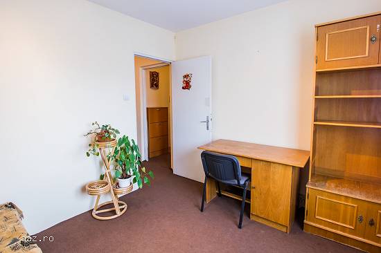 Apartament doua camere,   decomandat,   zona cu spatiu verde