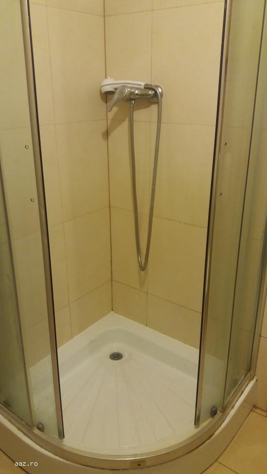 Inchiriez ap 2 camere 1000 LEI