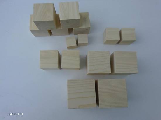 cuburi din lemn diferite dimensiuni