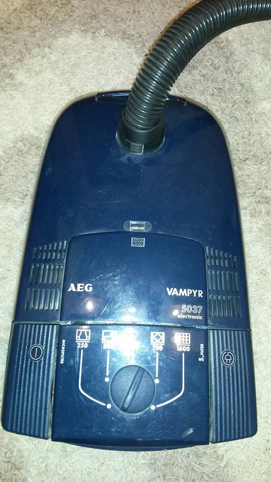 Aspirator AEG VAMPYR de 1600W cu 6 saci de praf rezerva foarte bun