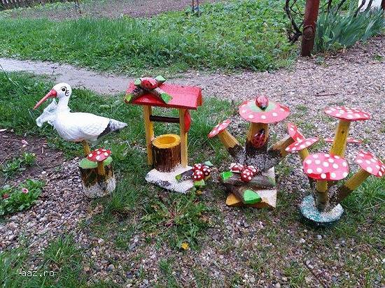 Butoaie din lemn,   candelabru rustic,   minibar,   ciupercute