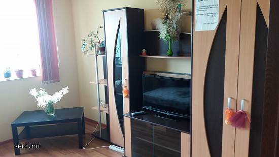 Inchiriez apartament de sezon