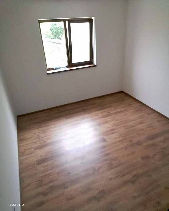 Casa noua ,      p+ posibilitate de mansardare,       partea dreapta