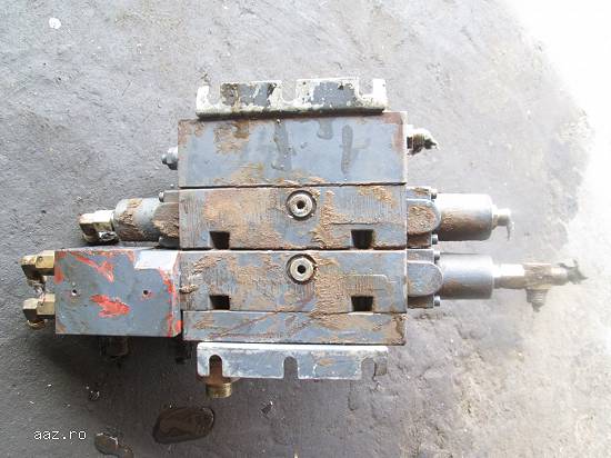 Distribuitor Vickers pentru incarcator O&K L15