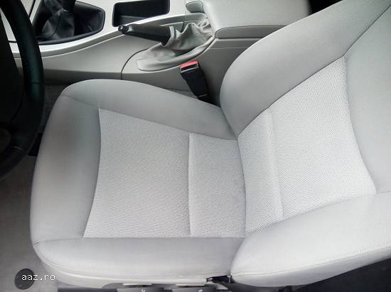 Curatam tapițerie auto covoare canapele fotolii piele sau textil