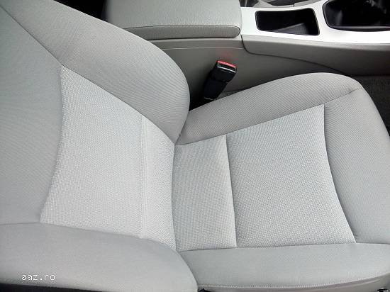 Curatam tapițerie auto covoare canapele fotolii piele sau textil