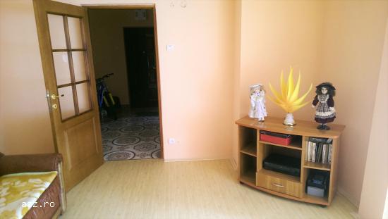 Vand garsoniera,     judetul Hunedoara,     localitatea Lupeni-Nr de telefon:0731296081