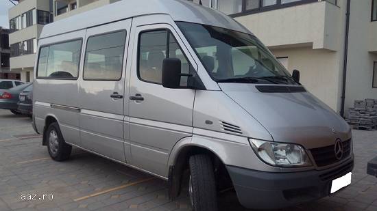 Inchiriez microbuz Mercedes Sprinter 8 + 1 locuri