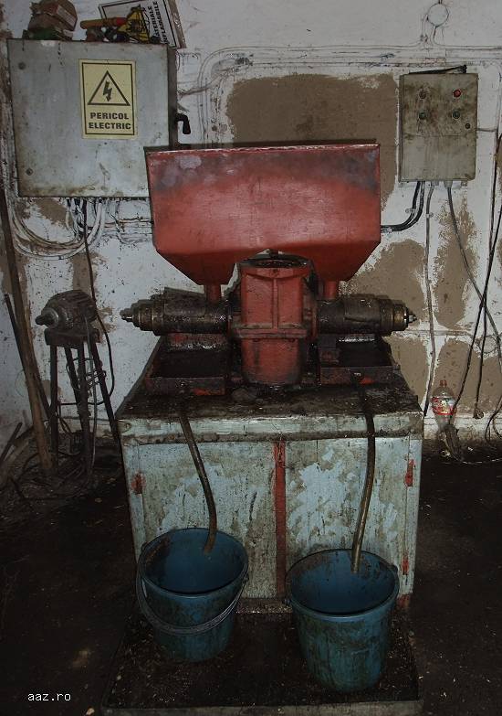 Selector seminte Moara cu ciocanele Presa ulei Filtru ulei Moara porumb Cantar