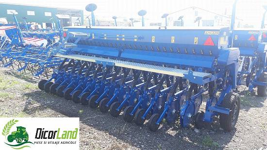 Semanatoare de plante paioase cu lant de tasare marca Mecanica Ceahlau