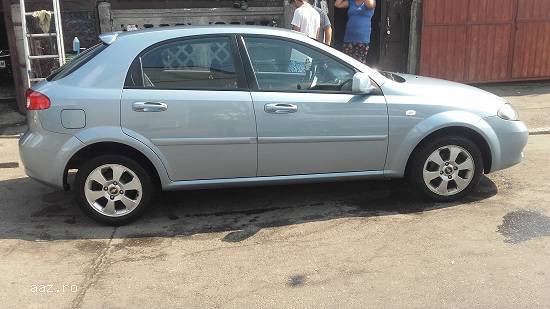 Vând Chevrolet Lacetti