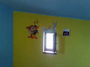 DESENE PE PERETI