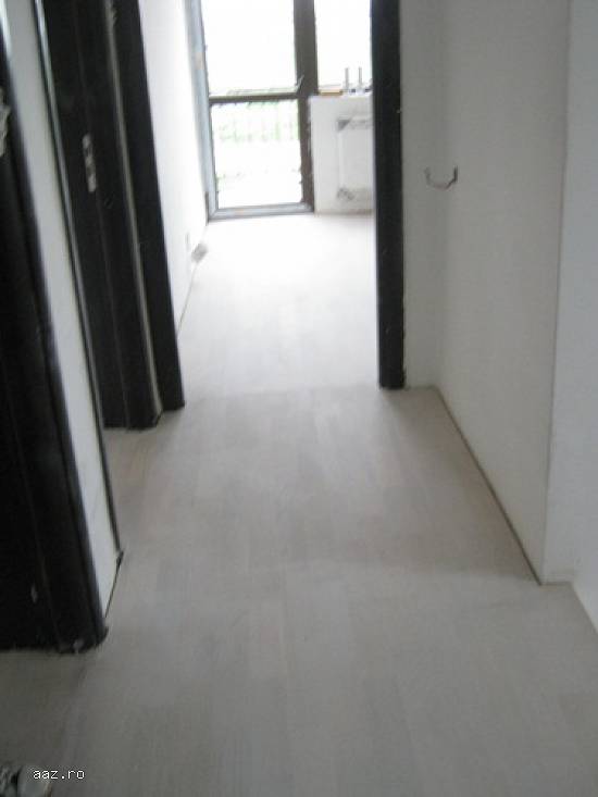 Montam parchet laminat si stratificat
