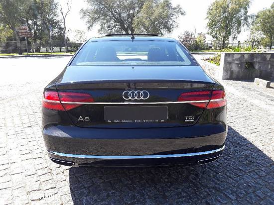 AUDI-A8