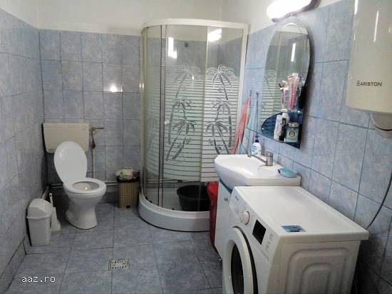 Casa de vanzare la tara