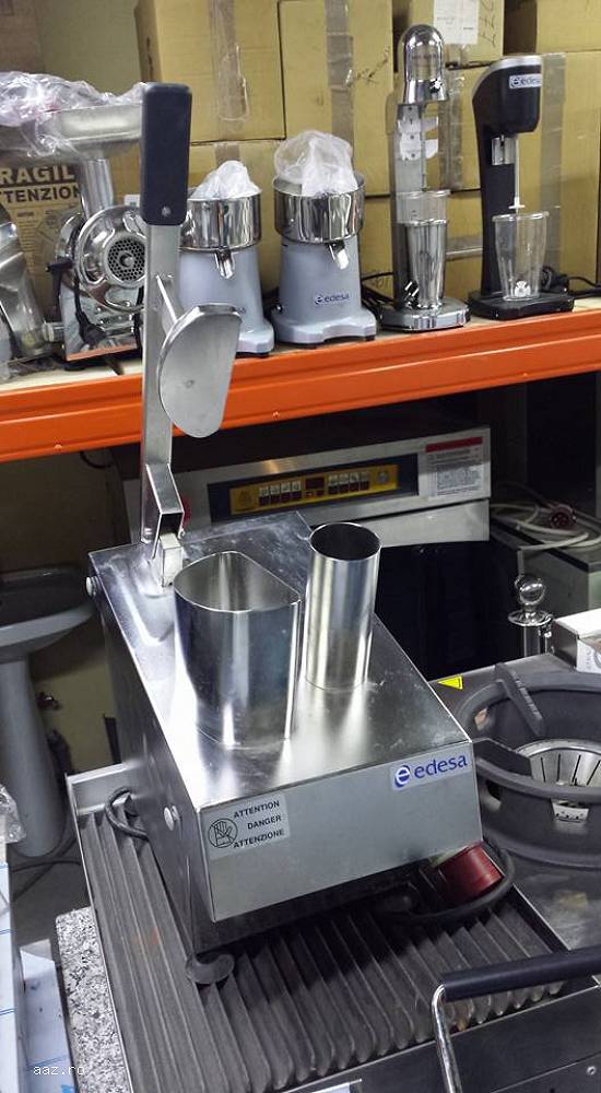 Robot legume Firma Edesa(Spania) Alimentare 220v Pret 500 euro(fara discuri) Pret disc: 50 euro