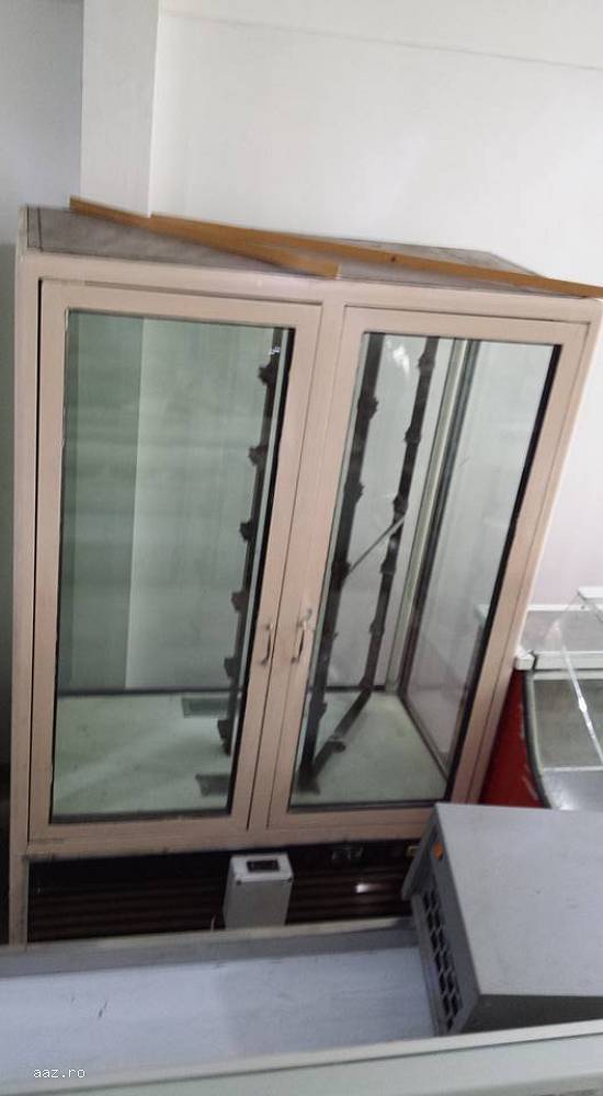 Vitrina prajituri rotativa dubla -12 polite(6 rotative 6 fixe) Dim.120x60cm Pret 800 euro
