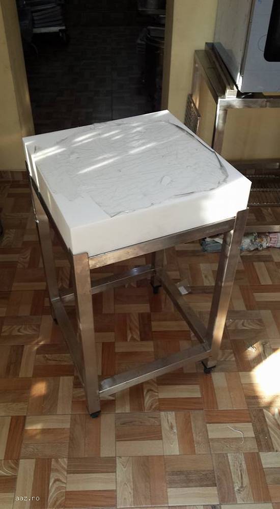 Butuc macelarie Dim.blat: 10cm Blat polietilena PE 1000. Dimensiune 50x50x85cm