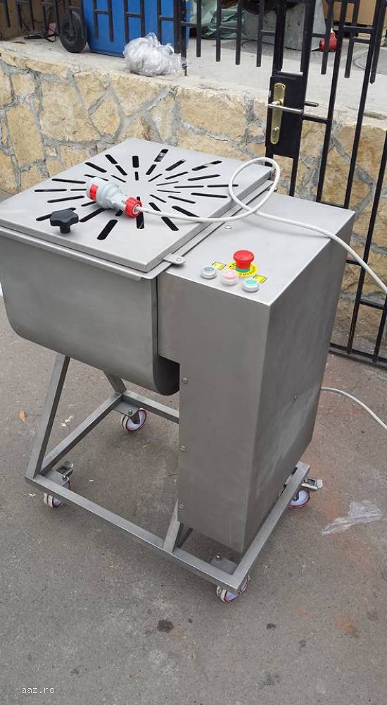 Malaxor carne Italia Capacitate: 50 litri Dim.70x46x100cm Alimentare: 220v