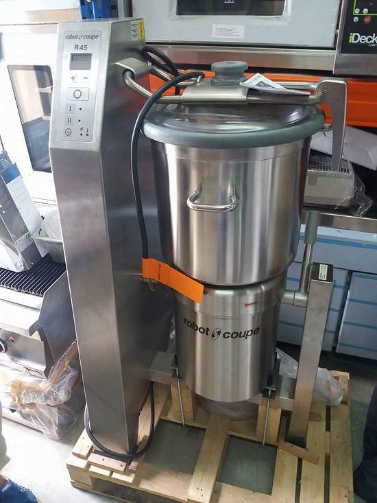 Robot Coupe R45 NOU..o singura bucata! Alimentare:380v Putere 9000 Watts Voltaj 400 volți Viteze: 1