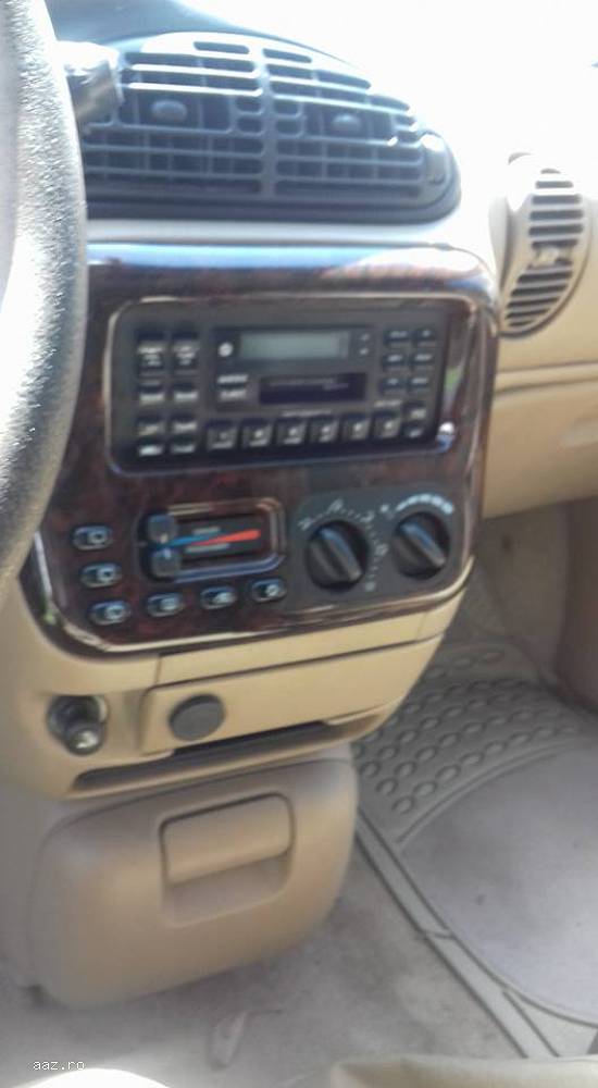 Vand CHRYSLER benzina, motor 3800V-fara acte, cutie transmisie degecta, fabricat 1997, pilot automat