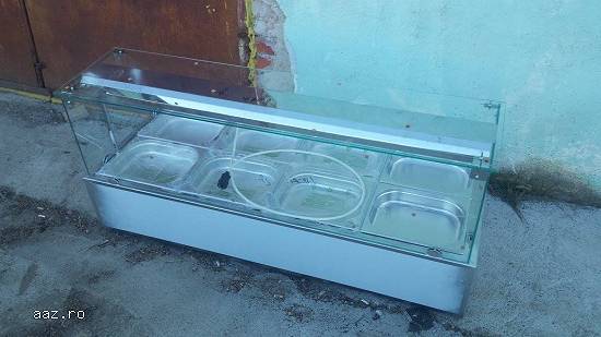Vitrina calda cu bain marie pe banc Dimensiune:142x65cm Capacitate:4 gn 1/1 sau 8 gn 1/2