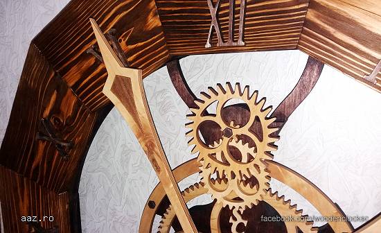 Ceas de perete din lemn. Model ``Barcelona`` Diametru 1m.